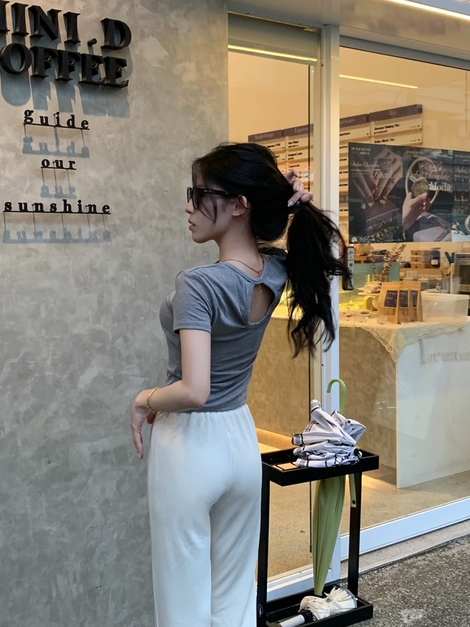 挖背緊身短袖